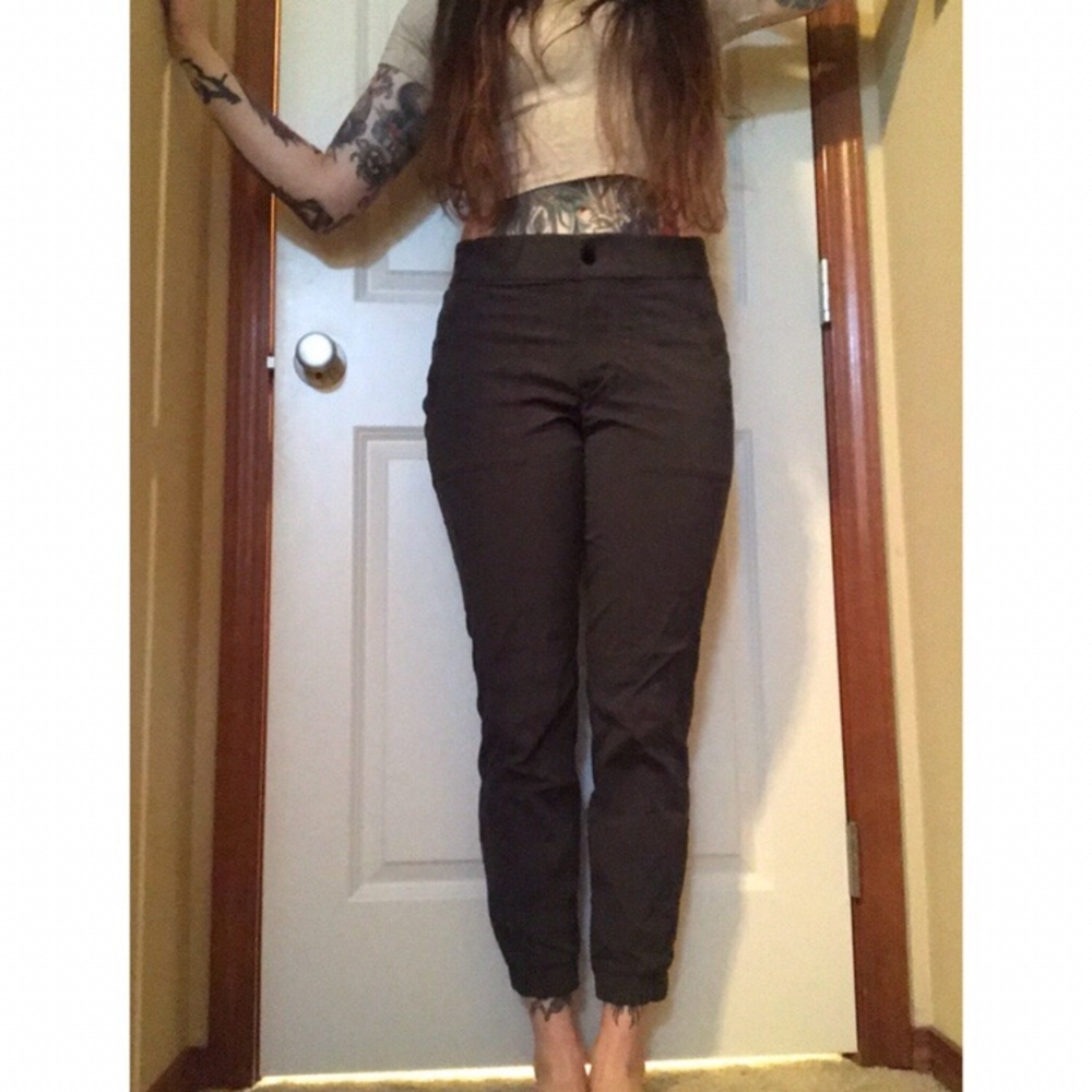 Athleta Trekkie 2.0 Jogger hiking pants Dark Olive